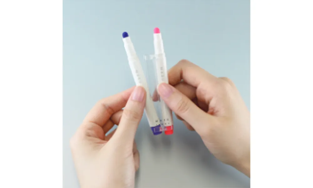 横にスライドして外します